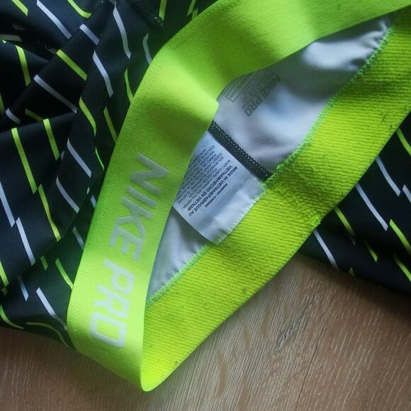 Nike Dri-Fit Leggings Size Medium - Picture 2 of 5